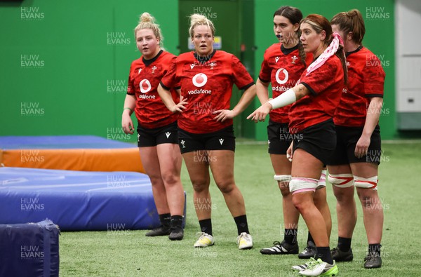 120324 - Wales Women skills session - Molly Reardon, Kelsey Jones, Bryonie King, Georgia Evans and Kate Williams during a skills session ahead of the start of the Women’s 6 Nations