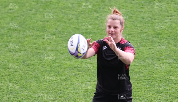 261023 - Wales’ Women Stadium Orientation and Kickers Session - Kate Williams during a stadium orientation session at the Forsyth Barr Stadium in Dunedin where they will play New Zealand in WCV1 on Saturday