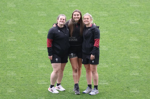 261023 - Wales’ Women Stadium Orientation and Kickers Session - Abbey Constable, Bryonie King and Hannah Bluck during a stadium orientation session at the Forsyth Barr Stadium in Dunedin where they will play New Zealand in WCV1 on Saturday