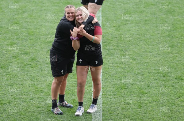 261023 - Wales’ Women Stadium Orientation and Kickers Session - Carys Phillips and Alex Callender during a stadium orientation session at the Forsyth Barr Stadium in Dunedin where they will play New Zealand in WCV1 on Saturday