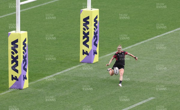 261023 - Wales’ Women Stadium Orientation and Kickers Session - Keira Bevan during a kicking session at the Forsyth Barr Stadium in Dunedin where they will play New Zealand in WCV1 on Saturday