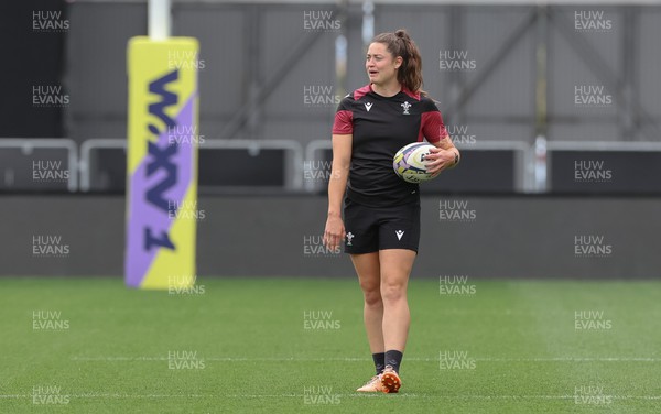 261023 - Wales’ Women Stadium Orientation and Kickers Session - Robyn Wilkins during a kicking session at the Forsyth Barr Stadium in Dunedin where they will play New Zealand in WCV1 on Saturday