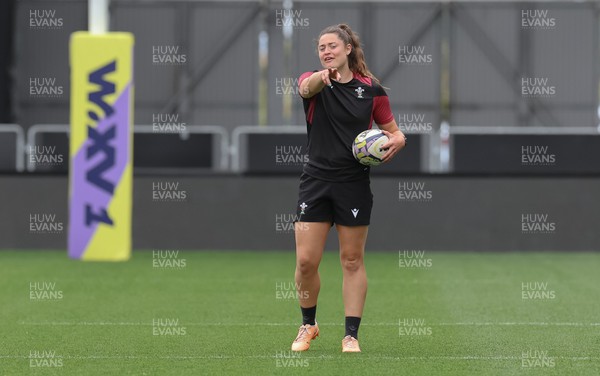 261023 - Wales’ Women Stadium Orientation and Kickers Session - Robyn Wilkins during a kicking session at the Forsyth Barr Stadium in Dunedin where they will play New Zealand in WCV1 on Saturday