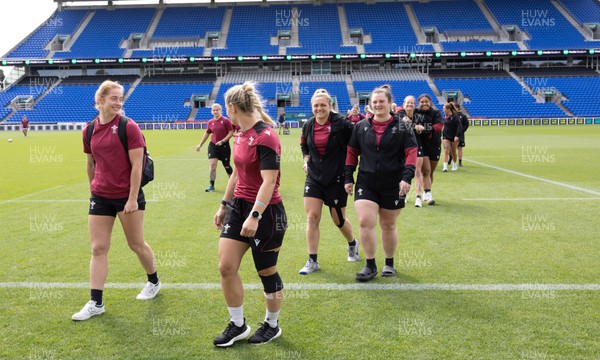 021123 - Wales Women Stadium Orientation and Kickers Session - Lisa Neumann, Kerin Lake, Hannah Bluck and Abbey Constable during Wales’ stadium orientation and kickers session at the Go Media Mount Smart Stadium ahead of their WXV1 match against Australia