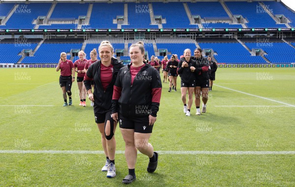 021123 - Wales Women Stadium Orientation and Kickers Session - Hannah Bluck and Abbey Constable during Wales’ stadium orientation and kickers session at the Go Media Mount Smart Stadium ahead of their WXV1 match against Australia