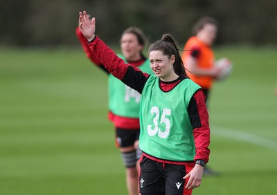 010421 - Wales Women Rugby Squad Training session - Robyn Wilkins of Wales during training session ahead of the start of the Women's Six Nations