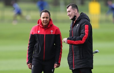 010421 - Wales Women Rugby Squad Training session - Assistant coach Sophie Spence with Skills Coach Geraint Lewis during training session ahead of the start of the Women's Six Nations 