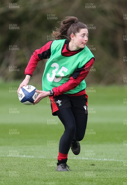 010421 - Wales Women Rugby Squad Training session - Robyn Wilkins of Wales during training session ahead of the start of the Women's Six Nations