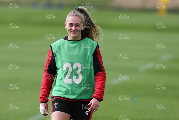 010421 - Wales Women Rugby Squad Training session - Hannah Jones of Wales during training session ahead of the start of the Women's Six Nations