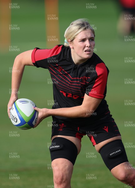 210922 - Wales Women RWC Training Session - Alex Callender during a training session ahead of departure to New Zealand for the Rugby World Cup