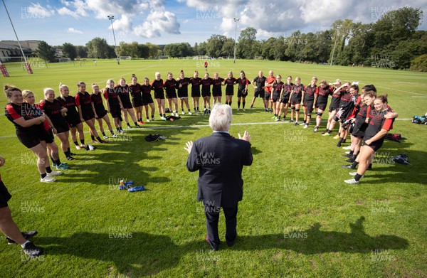 210922 - Wales Women RWC Training Session - WRU president Gerald Davies speaks to the players and coaches during a training session ahead of departure to New Zealand for the Rugby World Cup