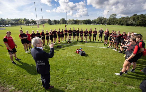 210922 - Wales Women RWC Training Session - WRU president Gerald Davies speaks to the players and coaches during a training session ahead of departure to New Zealand for the Rugby World Cup
