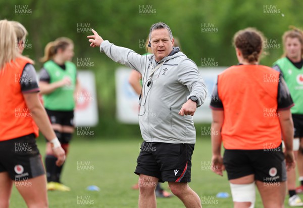 250423 - Wales Women Rugby Training Session - Wales assistant coach Shaun Connor during a training session at Parma Rugby Club ahead of the TicTok Women’s 6 Nations match against Italy