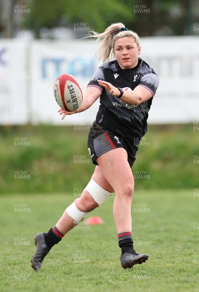 250423 - Wales Women Rugby Training Session - Hannah Bluck during a training session at Parma Rugby Club ahead of the TicTok Women’s 6 Nations match against Italy