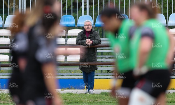 250423 - Wales Women Rugby Training Session - Welsh Rugby Union President Gerald Davies watches the Wales Women’s team during a training session at Parma Rugby Club ahead of the TicTok Women’s 6 Nations match against Italy