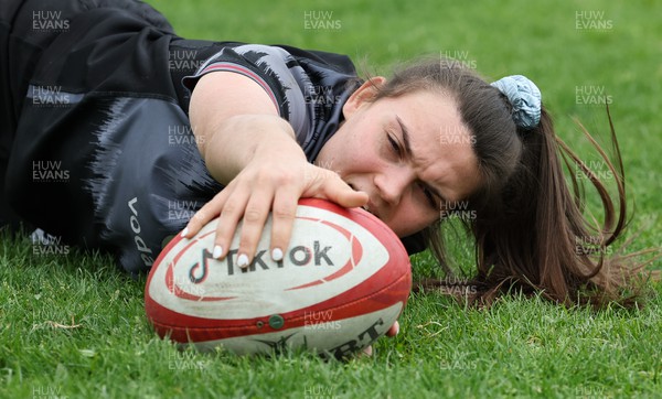 250423 - Wales Women Rugby Training Session - Bryonie King during a training session at Parma Rugby Club ahead of the TicTok Women’s 6 Nations match against Italy