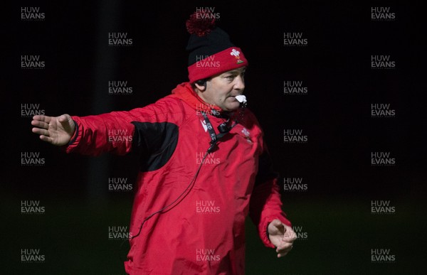 291020 - Wales Women Rugby Squad Training Session - The Wales Women's head coach Darren Edwards during training session