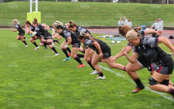 300922 - Wales Women Rugby Training Session - The Wales’ team warm up during a combined training session with USA ahead of the start of the Women’s Rugby World Cup