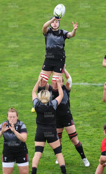 300922 - Wales Women Rugby Training Session - Wales’ Bethan Lewis contests a line out  during a combined training session with USA ahead of the start of the Women’s Rugby World Cup