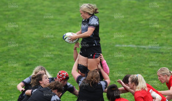 300922 - Wales Women Rugby Training Session - Wales’ Alisha Butchers during a combined training session with USA ahead of the start of the Women’s Rugby World Cup