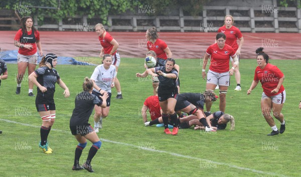 300922 - Wales Women Rugby Training Session - Wales’ Ffion Lewis feeds the ball out during a combined training session with USA ahead of the start of the Women’s Rugby World Cup