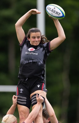 250625  Wales Women U20 Training Session - Branwen Metcalfe during a training session ahead of their U20 Six Nations festival