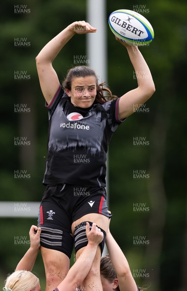 250625  Wales Women U20 Training Session - Branwen Metcalfe during a training session ahead of their U20 Six Nations festival