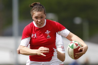 09.05.10 Wales v England - Womens' Under 20's - Wales' Charlotte Murray races away to score Wales' first try.  