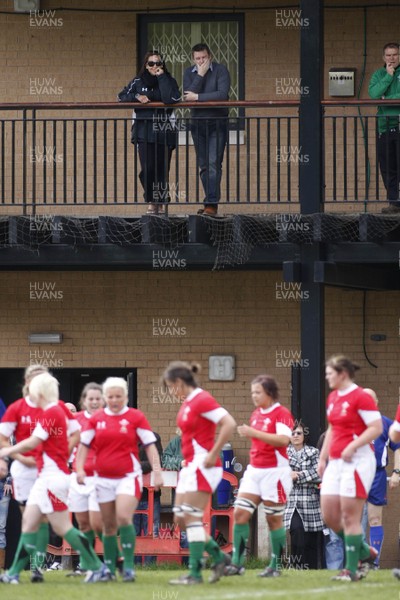 09.05.10 Wales v England - Womens' Under 20's - Wales' Performance Manager Sophie Bennett & Coach Jason Lewis oversee the Under 20's as they prepare for the Womens' World Cup.  