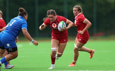 170725 - Wales Women U20 v Italy Women U20, Women’s U20 Six Nations Summer Series - Jorja Aiono of Wales charges forward