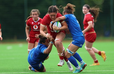 170725 - Wales Women U20 v Italy Women U20, Women’s U20 Six Nations Summer Series - Jorja Aiono of Wales charges forward