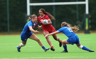 170725 - Wales Women U20 v Italy Women U20, Women’s U20 Six Nations Summer Series - Nia Fajeyisan of Wales looks to break away