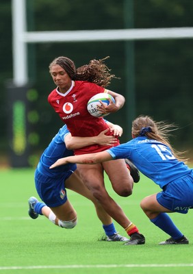 170725 - Wales Women U20 v Italy Women U20, Women’s U20 Six Nations Summer Series - Nia Fajeyisan of Wales looks to break away