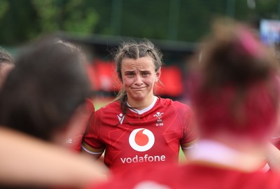 170725 - Wales Women U20 v Italy Women U20, Women’s U20 Six Nations Summer Series - Wales captain Branwen Metcalfe speaks to her players at the end of the match