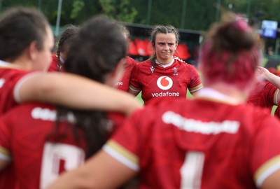 170725 - Wales Women U20 v Italy Women U20, Women’s U20 Six Nations Summer Series - Wales captain Branwen Metcalfe speaks to her players at the end of the match