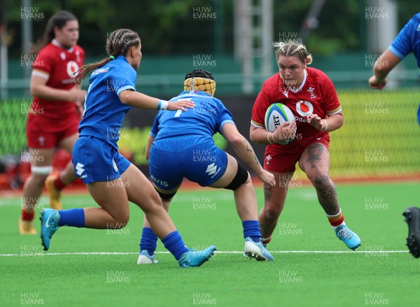 170725 - Wales Women U20 v Italy Women U20, Women’s U20 Six Nations Summer Series -  Molly Wakely of Wales looks to attack