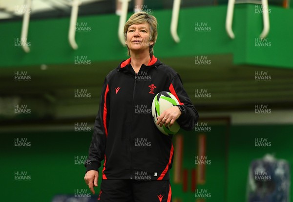 030422 - Wales Women Under 18 Rugby Training - Liza Burgess