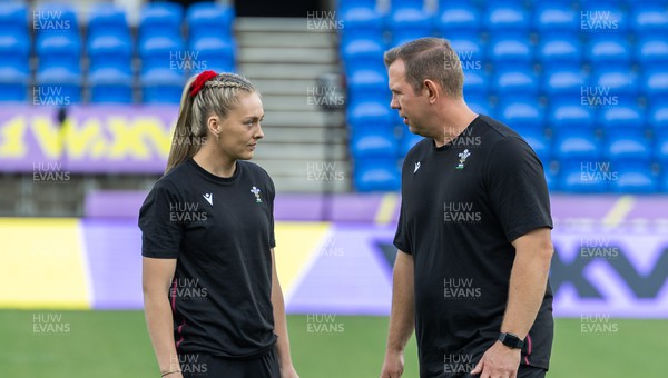 031123 - Wales Women v Australia Women, WXV1 - Wales captain Hannah Jones chats with Wales head coach Ioan Cunningham on their arrival at the stadium