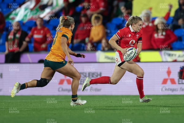 031123 - Wales Women v Australia Women, WXV1 - Hannah Jones of Wales breaks away