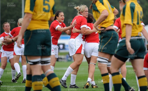 20.08.10 - Wales Women v Australia Women - Women's Rugby World Cup 2010 - Naomi Thomas, Gemma Hallett and Rachel Taylor of Wales celebrate their penalty try. 