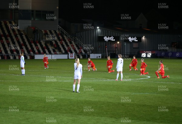 011220 - Wales Women v Belarus Women - UEFA Championship Qualifier - Wales kneel before kick off