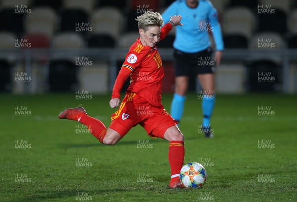 011220 - Wales Women v Belarus Women - UEFA Championship Qualifier - Jess Fishlock of Wales scores a penalty