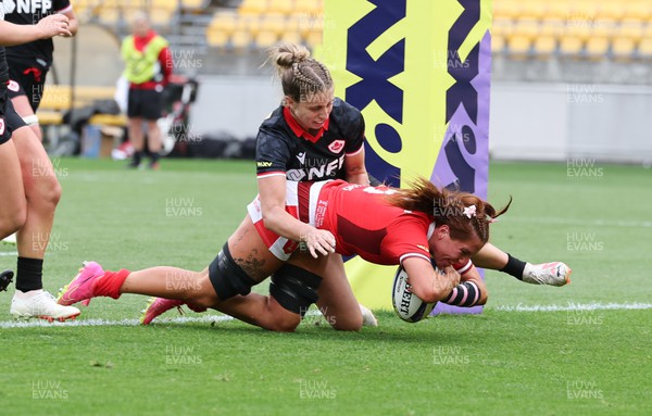 211023 - Wales Women v Canada Women, WXV1 - Georgia Evans of Wales races in to score try