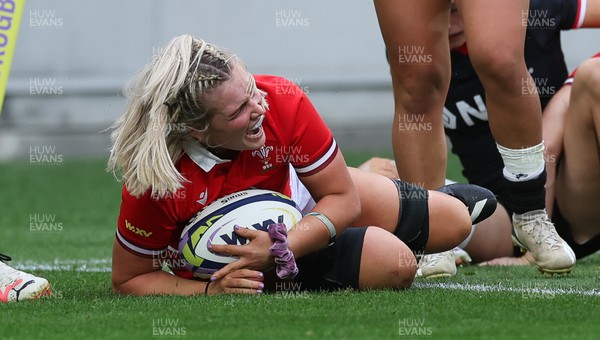 211023 - Wales Women v Canada Women, WXV1 - Alex Callender of Wales celebrates after scoring try