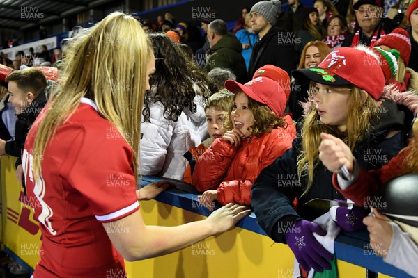 211121 - Wales Women v Canada Women - Autumn Internationals - Hannah Jones of Wales with supporters at the end of the game