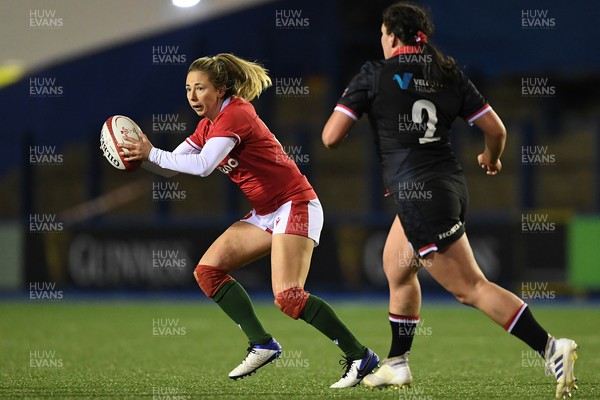 211121 - Wales Women v Canada Women - Autumn Internationals - Elinor Snowsill of Wales gets the ball away