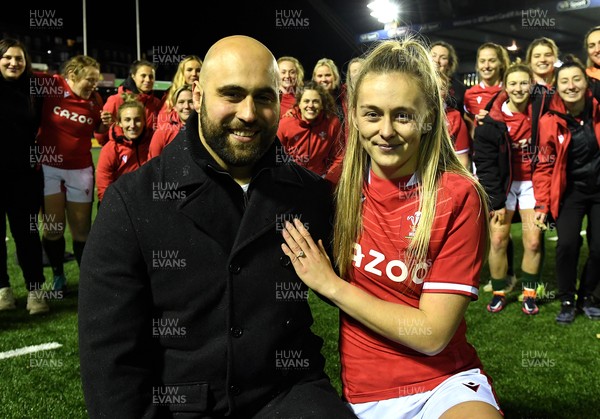 211121 - Wales Women v Canada Women - Autumn Internationals - Dino Dallavalle proposed to Hannah Jones of Wales at the end of the game