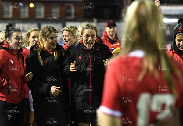 211121 - Wales Women v Canada Women - Autumn Internationals - Bethan Lewis and Alisha Butchers celebrate as Dino Dallavalle proposes to Hannah Jones of Wales at the end of the game