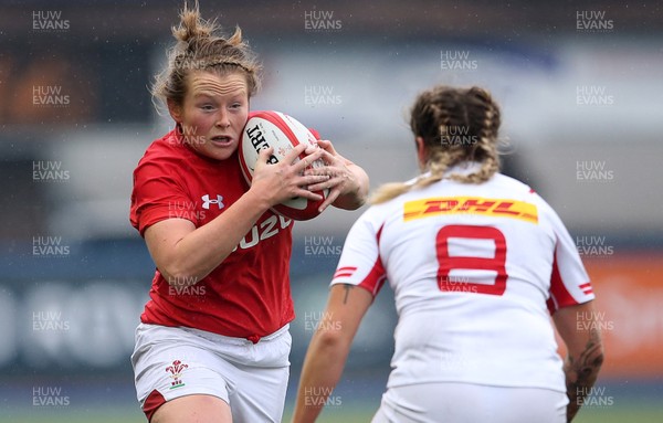241118 - Wales Women v Canada Women - Friendly - Caryl Thomas of Wales is challenged by Janna Slevensky of Canada