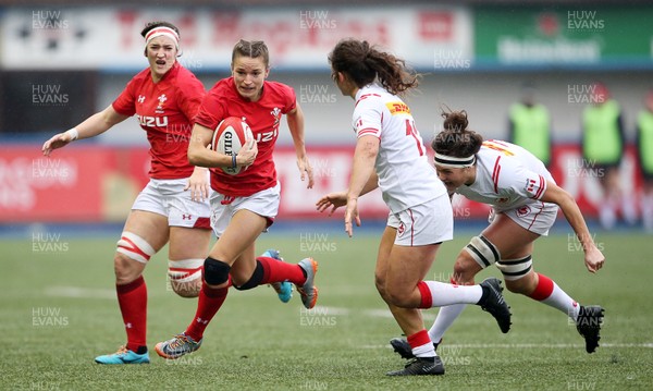 241118 - Wales Women v Canada Women - Friendly - Jasmine Joyce of Wales makes a break